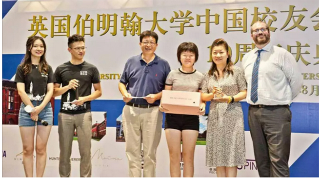 孔博士与丈夫季铁军先生和女儿合影.jpg