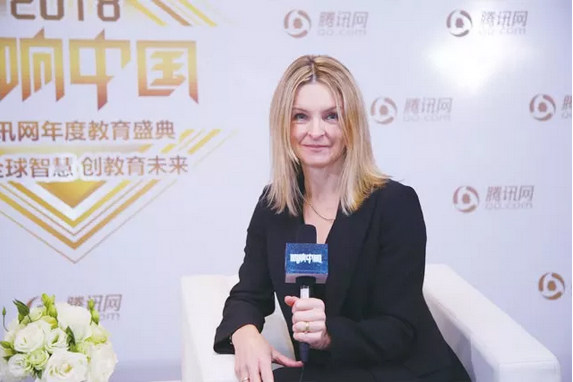 阿斯顿大学商学院的常务副院长Caroline.jpg