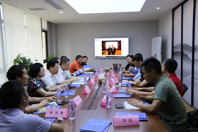 恒盛娱乐总裁同中南大学领导团队进行交流沟通.jpg 恒盛娱乐总裁同中南大学领导团队进行交流沟通.jpg