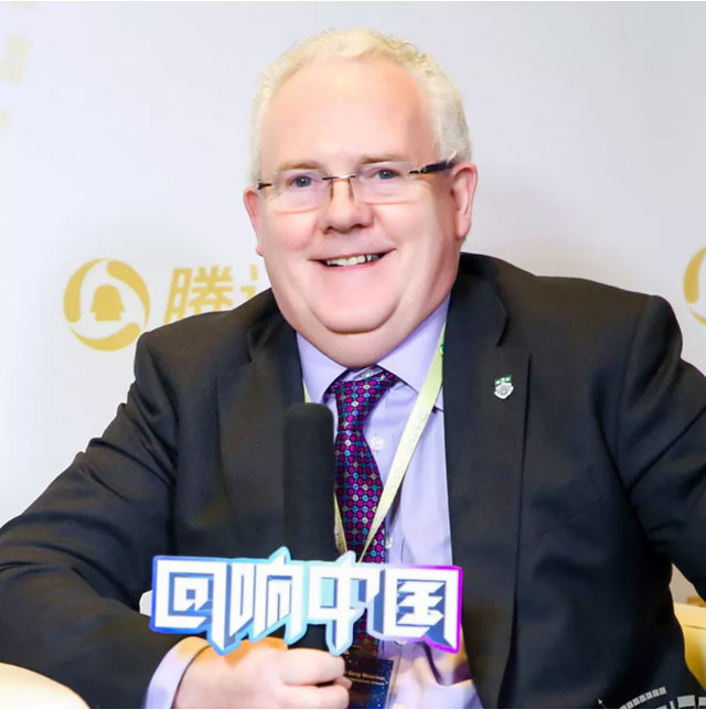 斯特灵大学校长Gerry-McCormac-教授.jpg